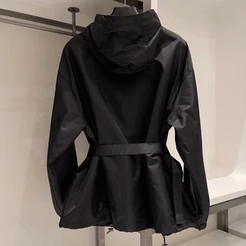2023 kadın ceketi Bahar Yeni Kemer Cinched Naylon Su Geçirmez Rüzgarlık kadın Moda İnce Kapşonlu Siyah Ceket